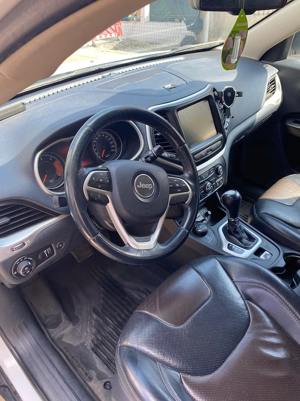 JEEP Cherokee 2015 — imagine 2