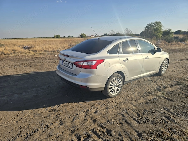 FORD Focus 2011 — imagine 5