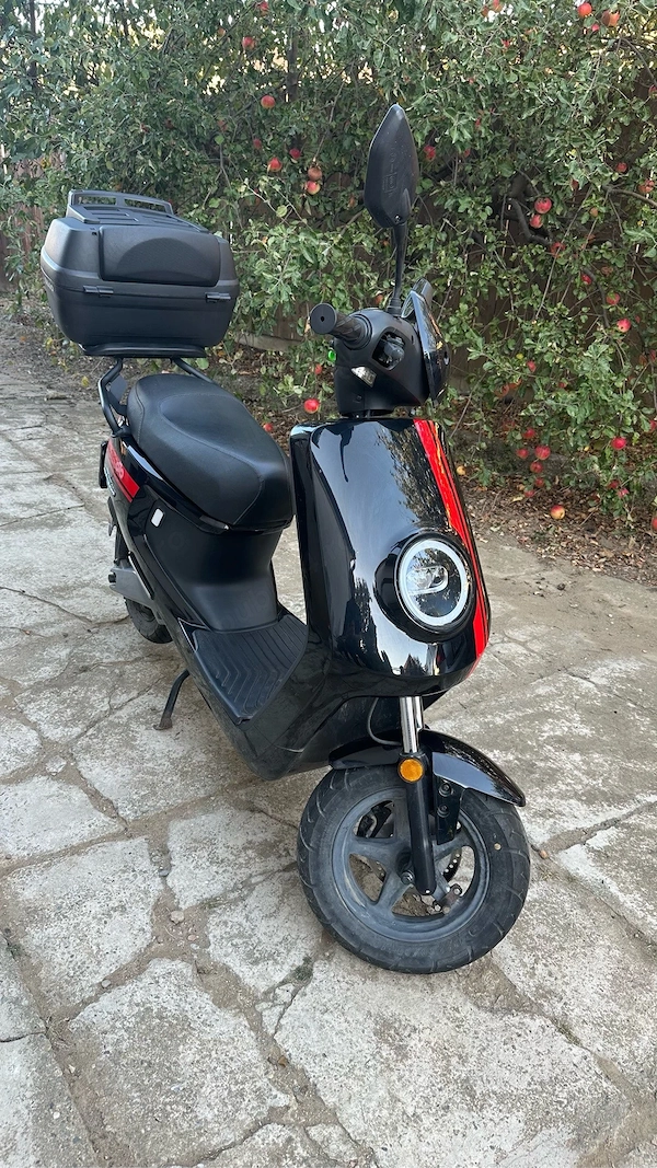 Scuter electric NIU M+ Sport 45km h, peste 70 km autonomie