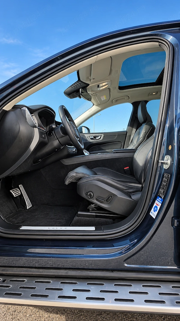 VOLVO XC60 2023 — imagine 8