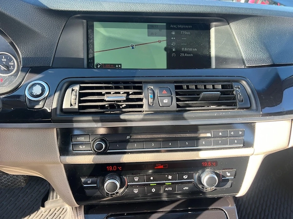 BMW 5 Series 2011 — imagine 14