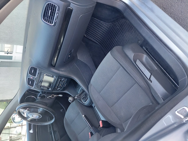 VOLKSWAGEN Golf 2011 — imagine 8