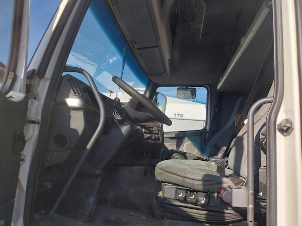 VOLVO 440 2005 — imagine 5