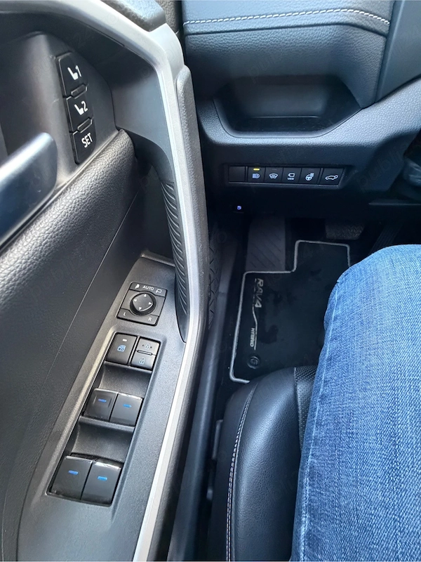 TOYOTA RAV4 2021 — imagine 5