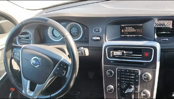VOLVO S60 2011 — imagine 2