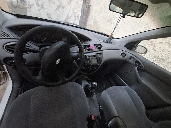 FORD Focus 2000 — imagine 3