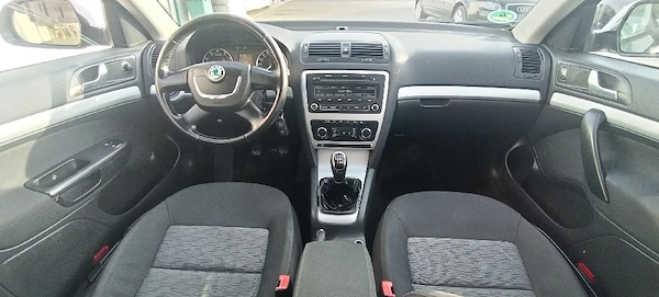 SKODA Octavia 2010 — imagine 2