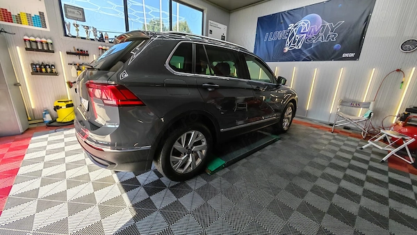 VOLKSWAGEN Tiguan 0 — imagine 2