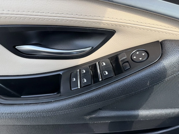 BMW 5 Series 2011 — imagine 14
