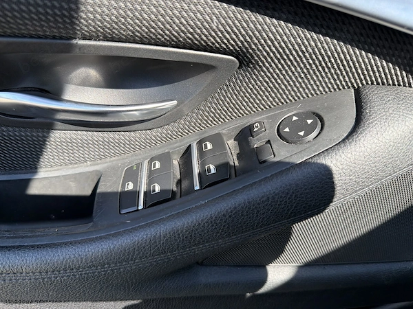 BMW 5 Series 2011 — imagine 12