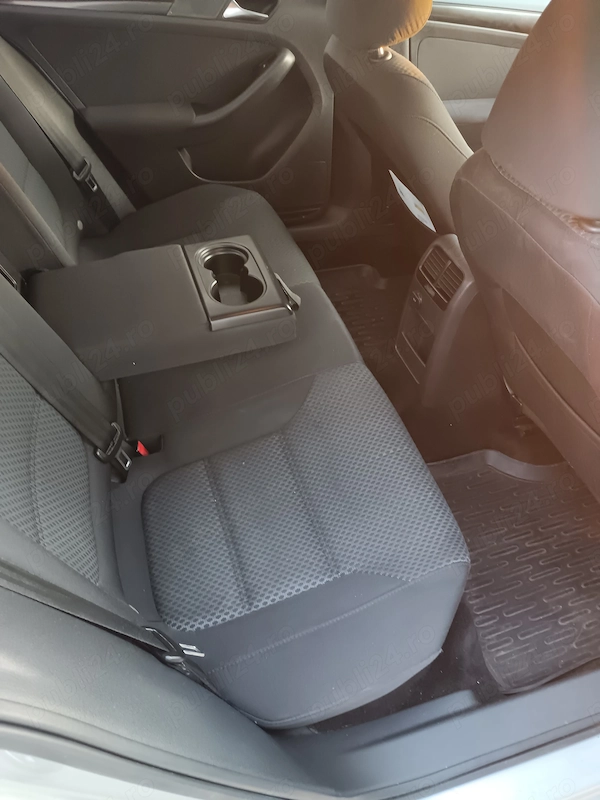 VOLKSWAGEN Jetta 2011 — imagine 8
