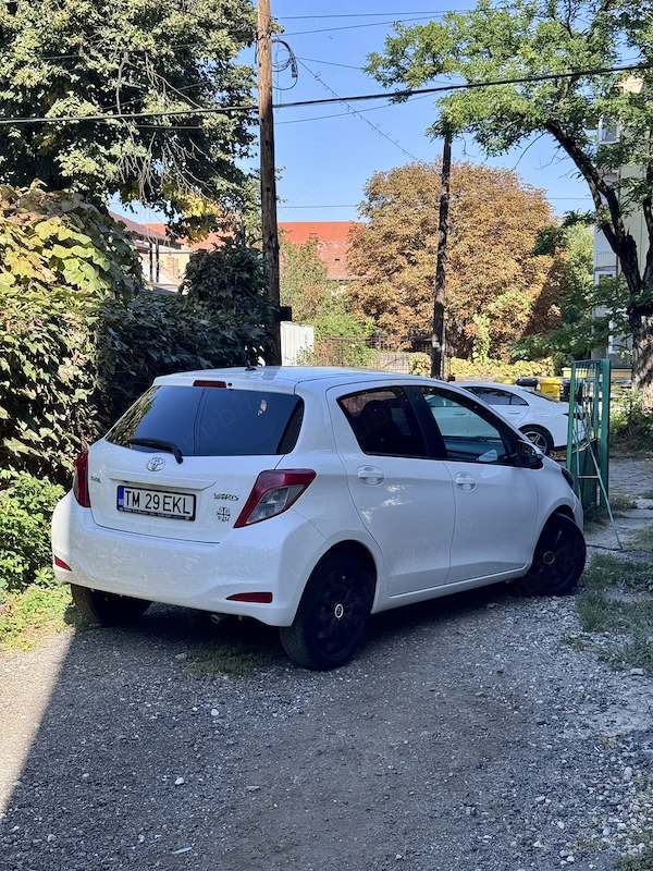 TOYOTA Yaris 2015 — imagine 3