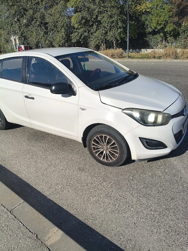 HYUNDAI i20 2013 — imagine 4
