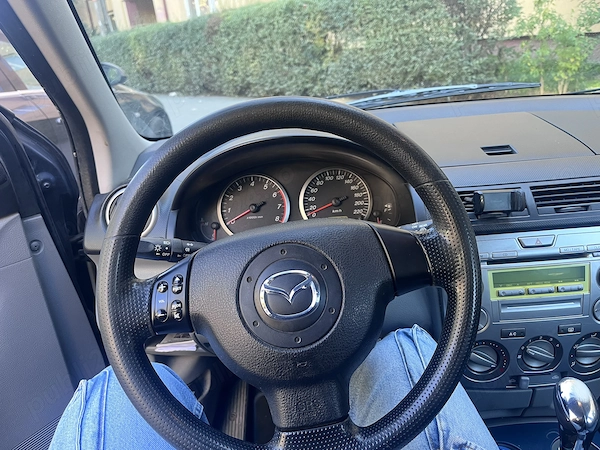 MAZDA 2 2005 — imagine 4