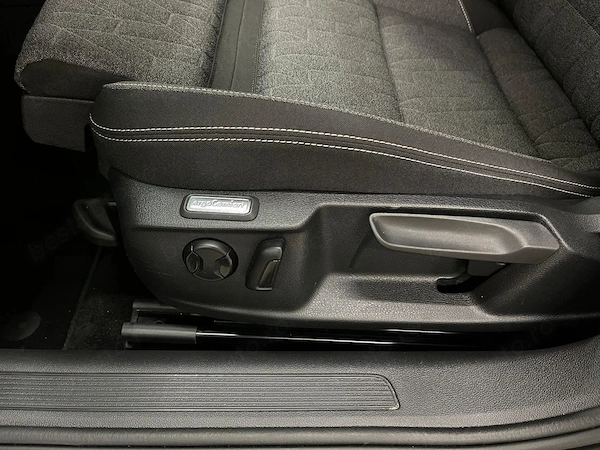 VOLKSWAGEN Passat 2023 — imagine 20