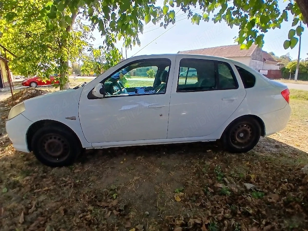 RENAULT Symbol 2010 — imagine 5