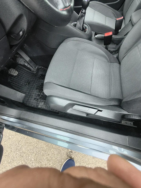 VOLKSWAGEN Golf 2010 — imagine 10