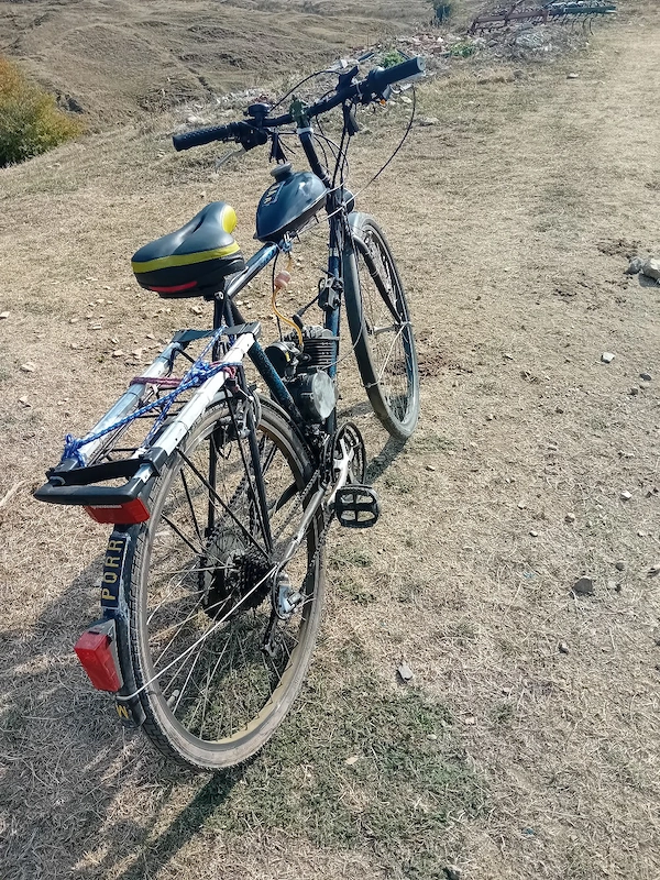 bicicletă cu.motor.
