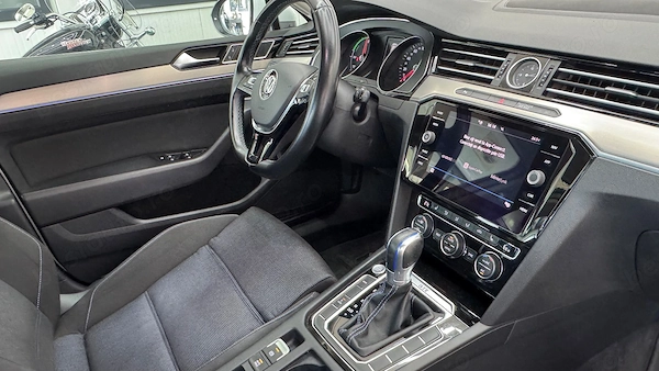 VOLKSWAGEN Passat 2018 — imagine 13