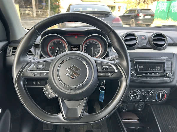 SUZUKI Swift 2023 — imagine 5