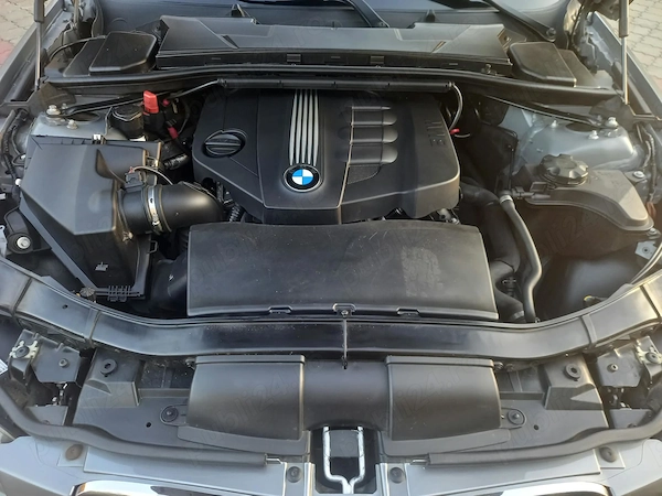 BMW 3 Series 2010 — imagine 9