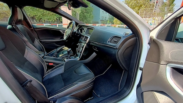 VOLVO V40 2016 — imagine 4