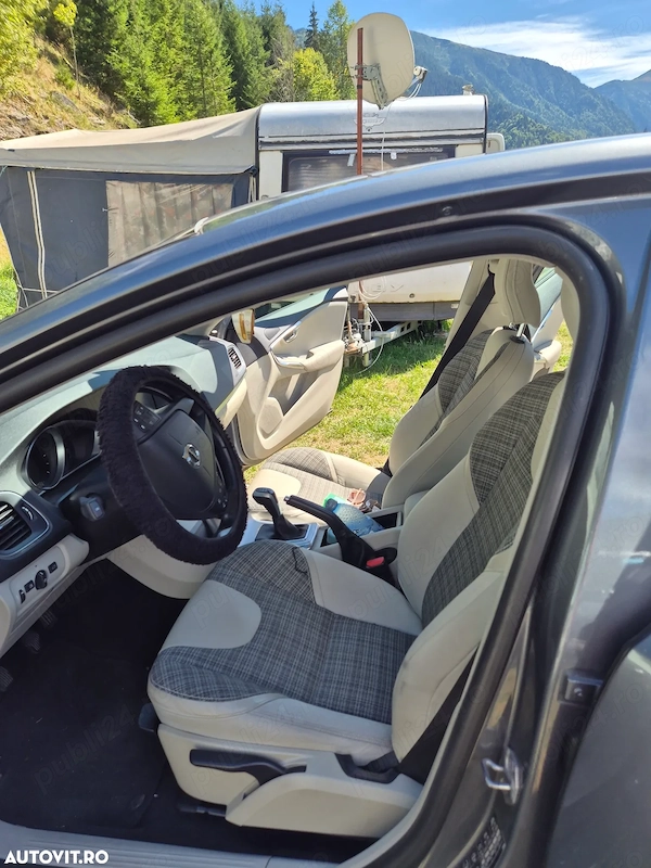 VOLVO V40 Cross Country 2016 — imagine 3