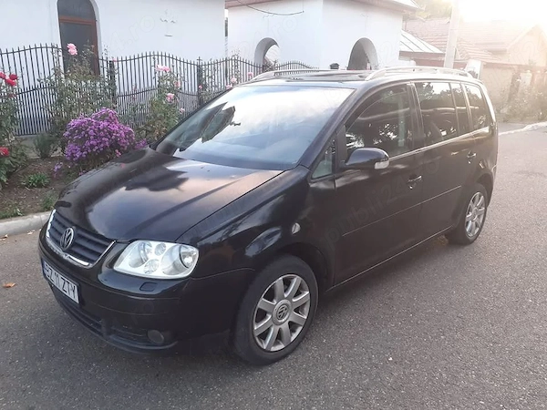 VOLKSWAGEN Touran