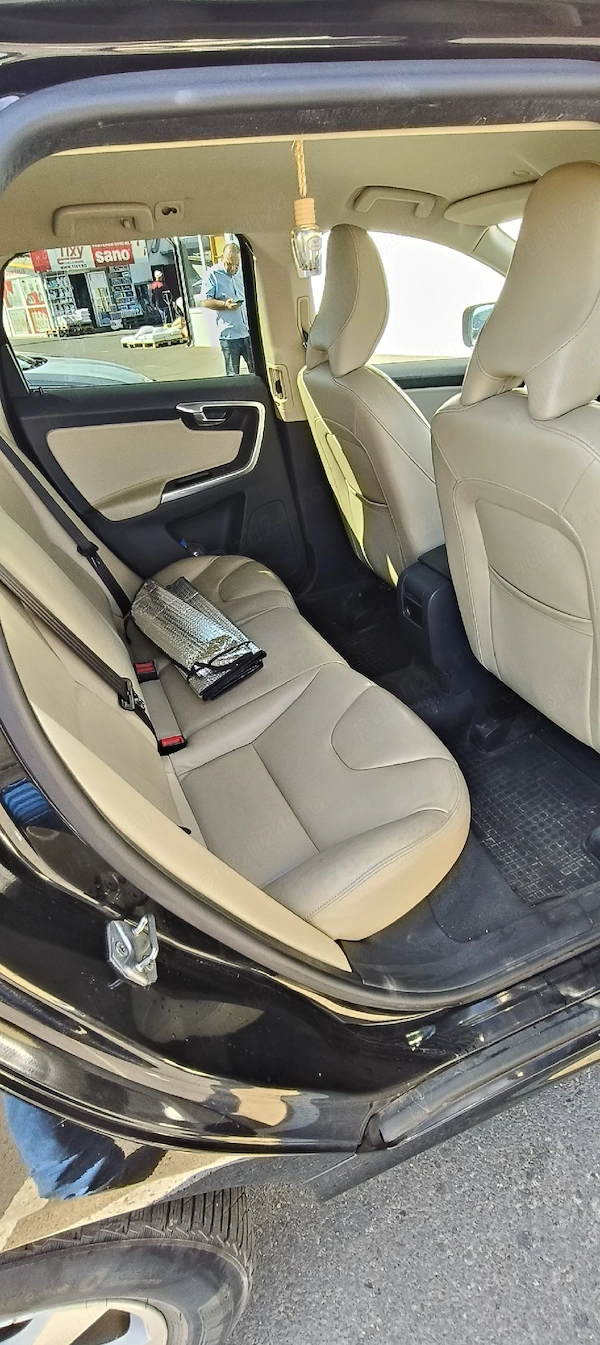 VOLVO XC60 2016 — imagine 4