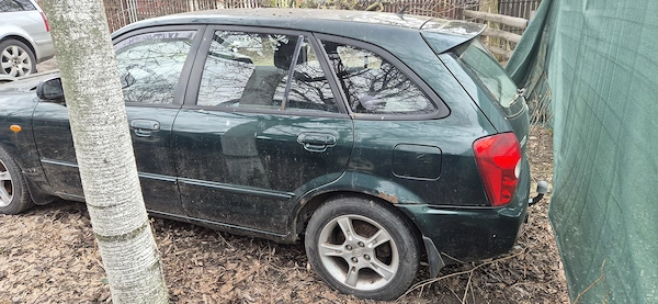 MAZDA 323 2003 — imagine 3