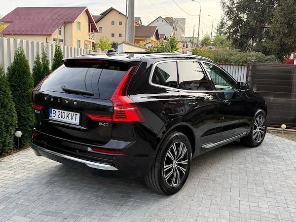 VOLVO XC60 2022 — imagine 10