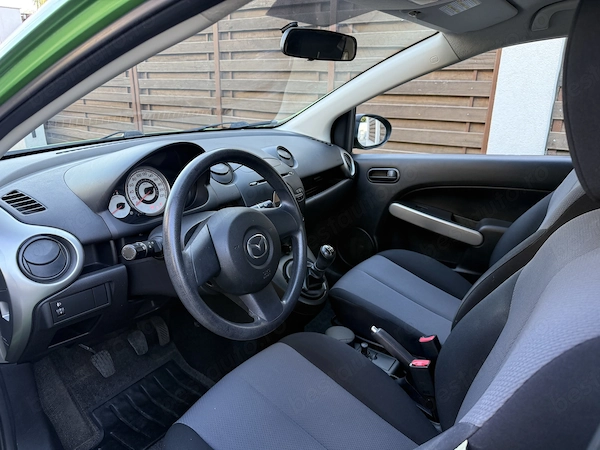 MAZDA 2 2010 — imagine 5