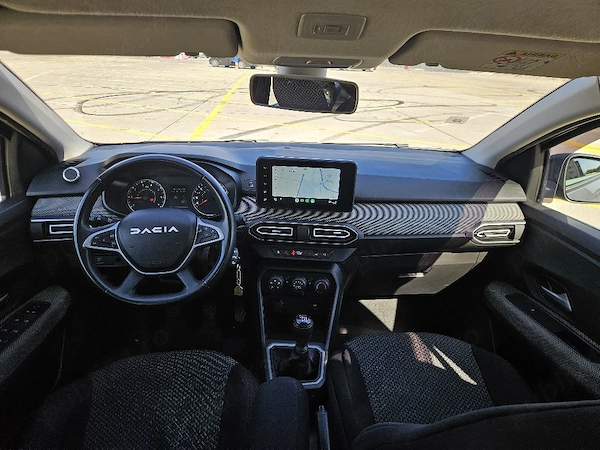 DACIA Logan 2023 — imagine 2