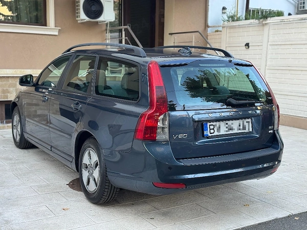 VOLVO V50 2010 — imagine 2