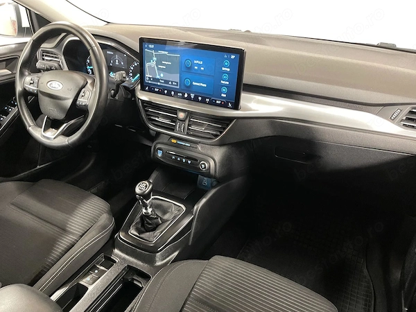 FORD Focus 2023 — imagine 8