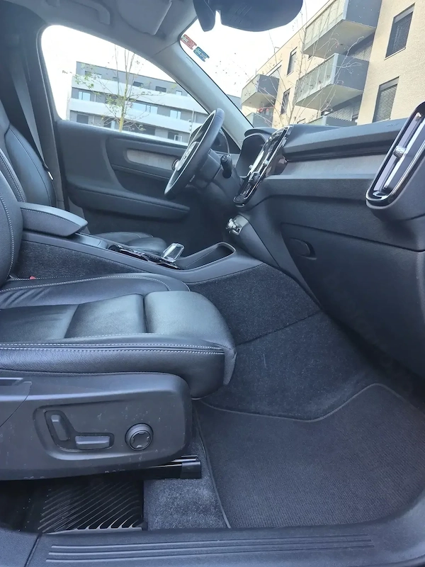 VOLVO XC40 2022 — imagine 7