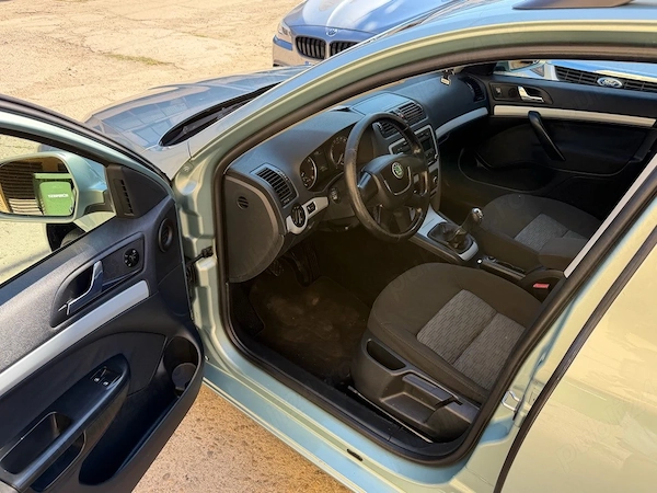 SKODA Octavia 2010 — imagine 3