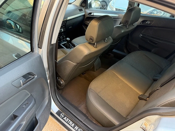 OPEL Astra 2011 — imagine 6