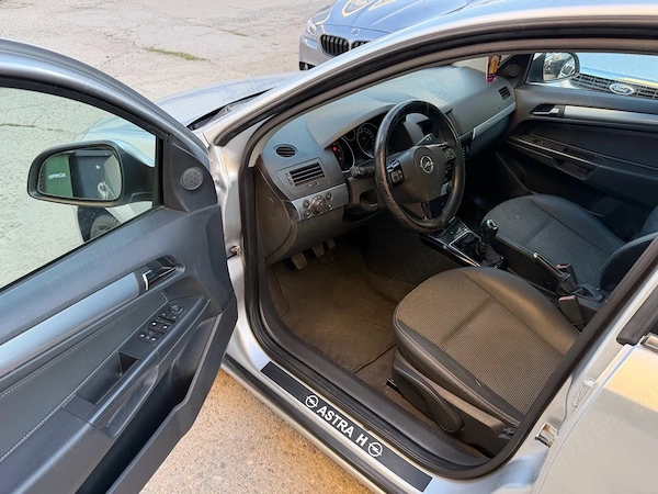 OPEL Astra 2011 — imagine 9