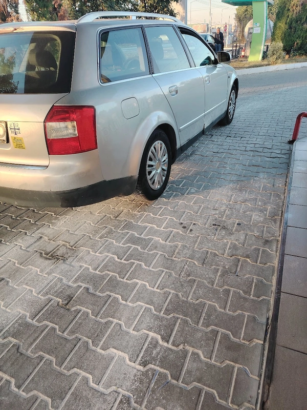 AUDI A4 2003 — imagine 3