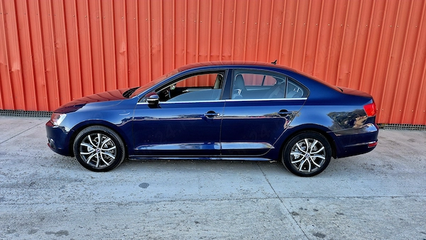 VOLKSWAGEN Jetta 2012 — imagine 3