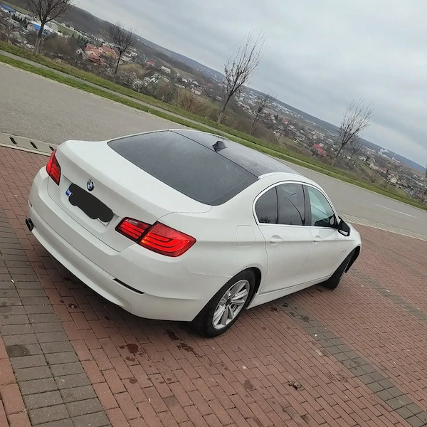 BMW 5 Series 2011 — imagine 4