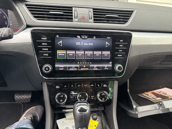 SKODA Superb 2023 — imagine 19