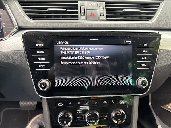 SKODA Superb 2023 — imagine 12