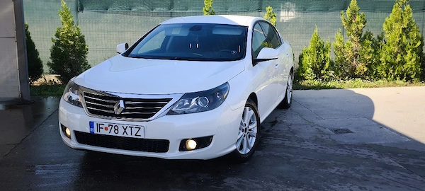 RENAULT Latitude 2011 — imagine 9