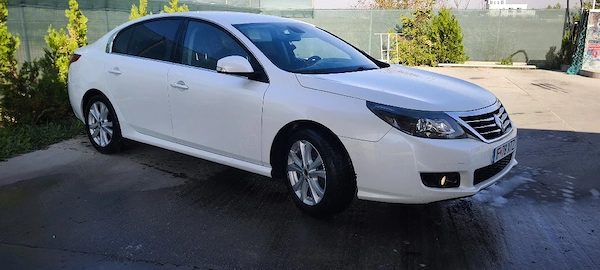 RENAULT Latitude 2011 — imagine 7