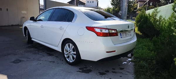 RENAULT Latitude 2011 — imagine 4