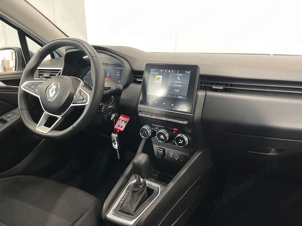 RENAULT Clio 2023 — imagine 8