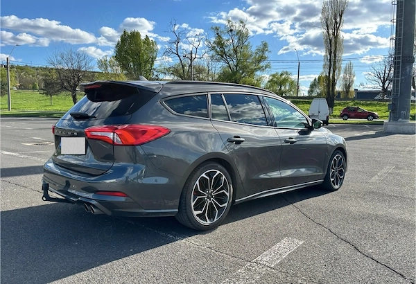 FORD Focus 2020 — imagine 10