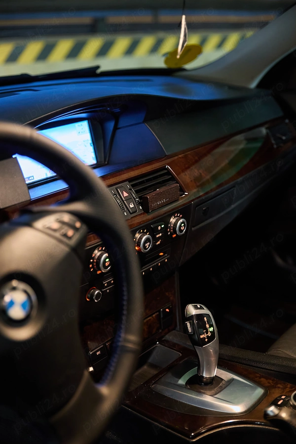 BMW 5 Series 2010 — imagine 5